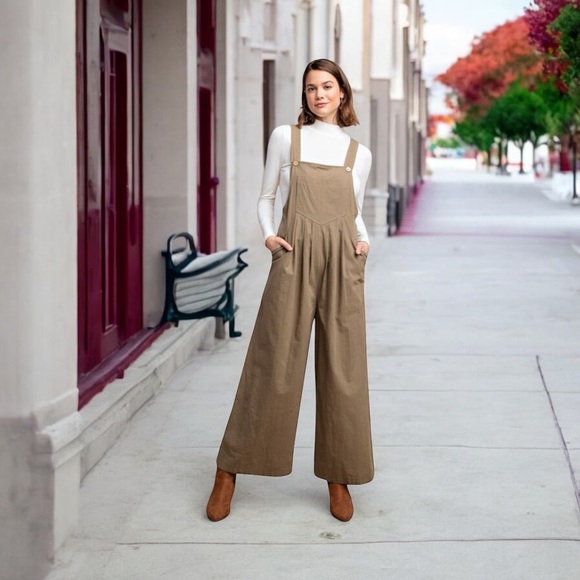 Mandalay and Company Pants - Pintuck Detail Olive Color Overall with Side Pockets